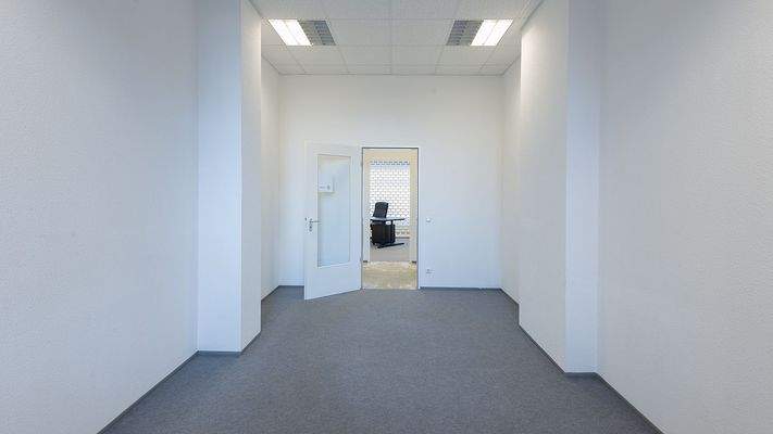 Komplettes Büro bestehend aus 8 Zimmern