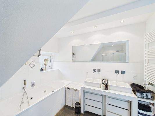 Whirlpool Funktion im unteren Badezimmer