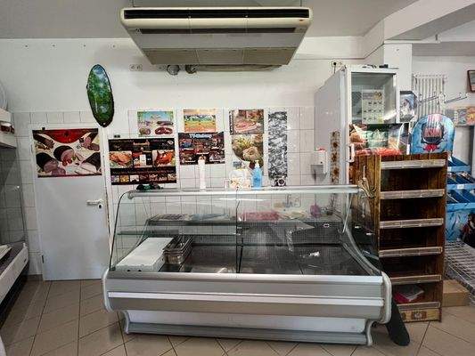 Verkaufstheke im Anbau EG