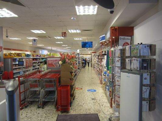 HELLE, EINLADENDE VERKAUFSFLÄCHE