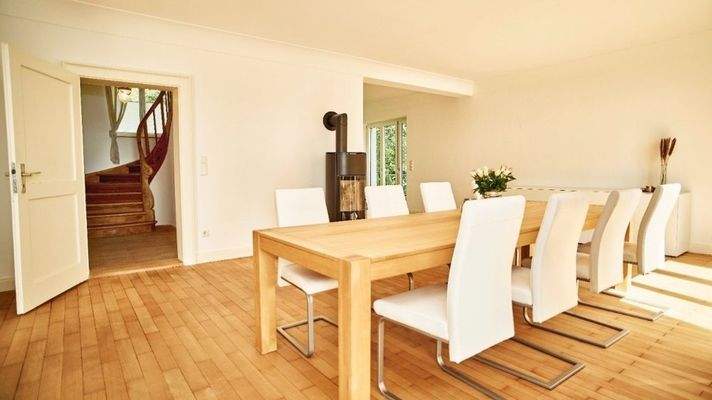 Offeber, heller Wohnbereich