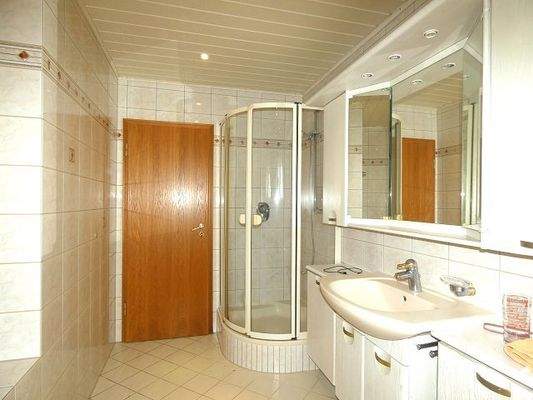 19 Badezimmer OG.JPG