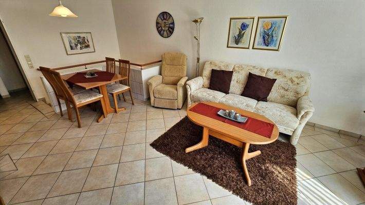 Wohnzimmer mit Essplatz