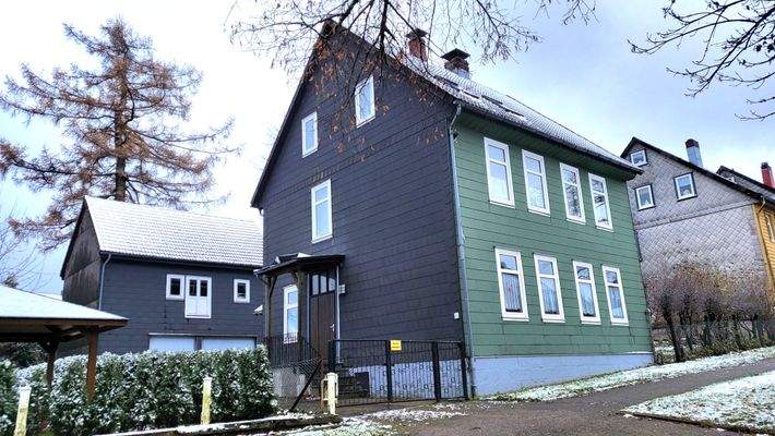 Hausansicht Eingangsseite.jpg