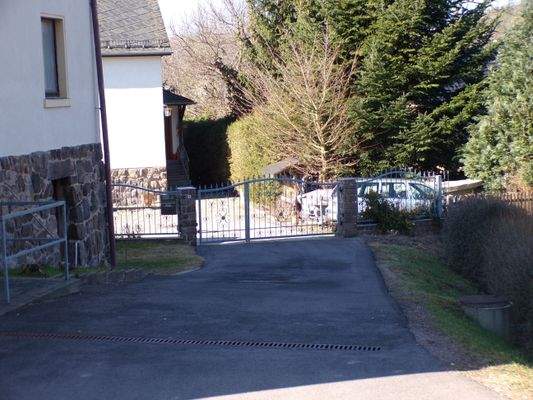 Zufahrt zum Grundstück.JPG