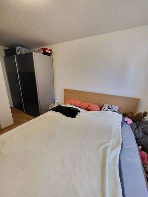 Schlafzimmer mit Blick zur Schranknische