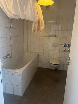 Bad mit Wanne