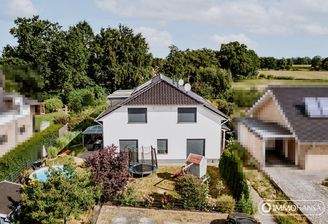 Außenansicht DHH zur Straße 