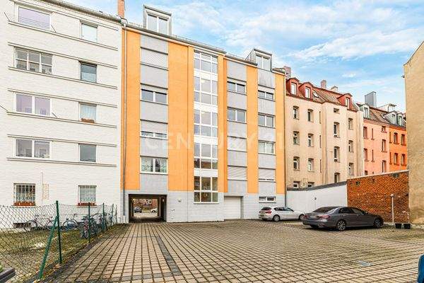 Innenhof mit Stellplatz