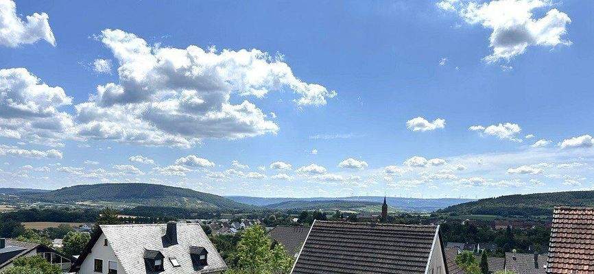 Blick vom DG zur Straßenseite (Weitsicht) 