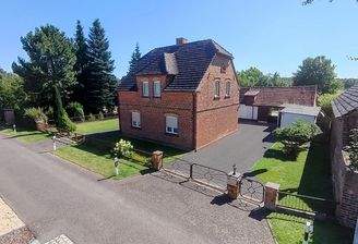 Grundstücksansicht (Straßenseite)