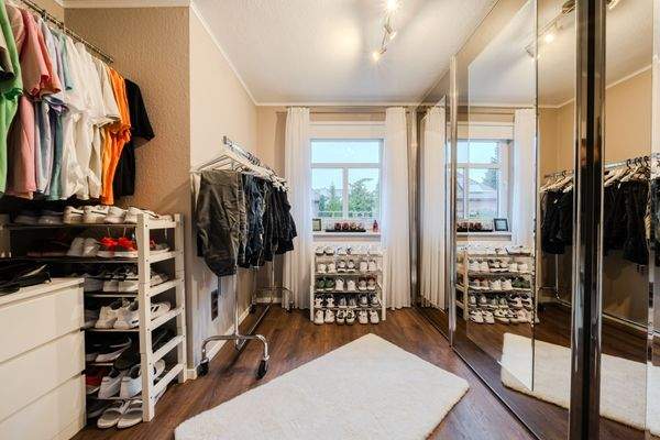 Begehbarer Kleiderschrank