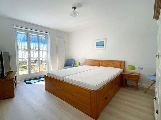 Schlafzimmer 1 m. TV-Anschluss