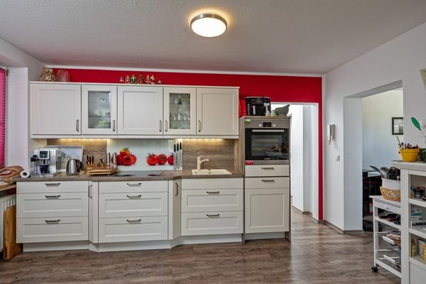 Die Einbauküche verbleibt im Haus