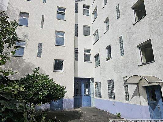 Innenhof - Zgang zum Seitenflügel