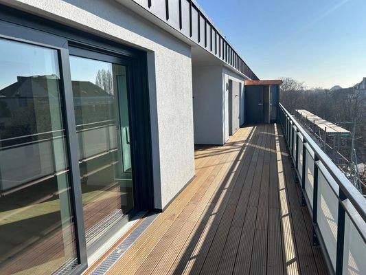 Dachterrasse mit gr. Abstellschrank