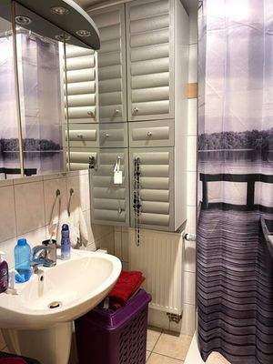 Badezimmer Wohnung Erdgeschoss Vorderhaus