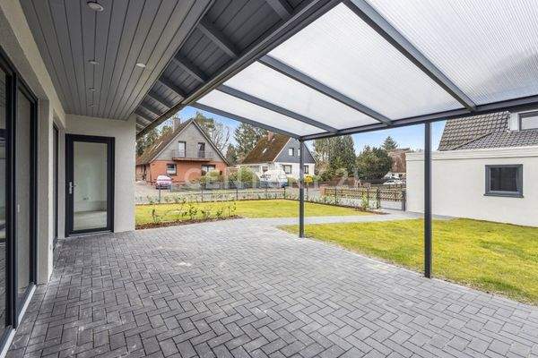 Überdachte Terrasse + Garage