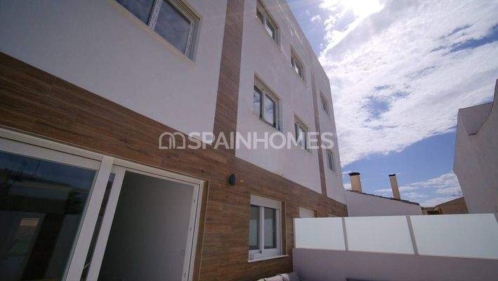 Contemporary Apartments Near Amenities in Pilar de la Horadada