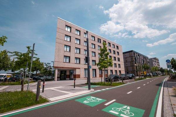 1_Hausansicht Haupteingang