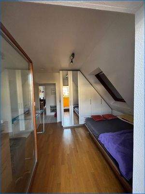 Schlafzimmer mit Einbausschrank