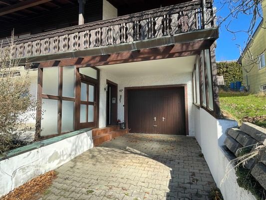Garage und Hauseingang