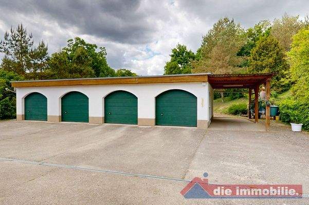 Vierfach-Garage – auch für Sammler oder Unternehmer ideal