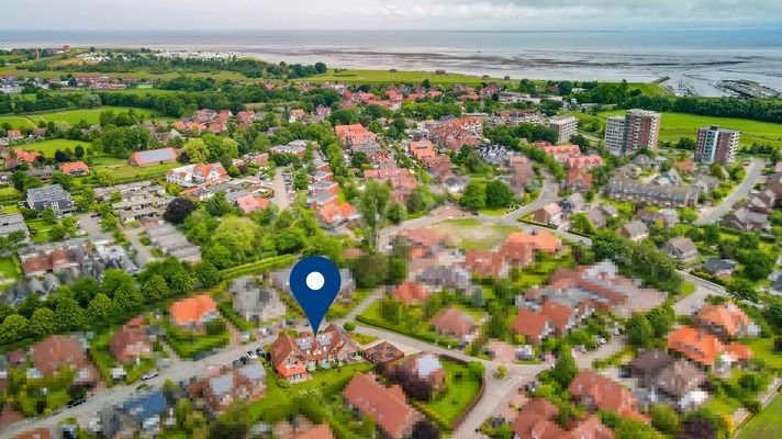 Blick aus der Luft auf die Immobilie und Lage, fußläufig zur Nordsee 