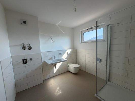 Bad mit Anschlüssen für Waschmaschine und Trockner