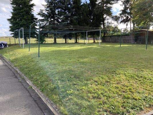 Grünfläche hinter dem Haus