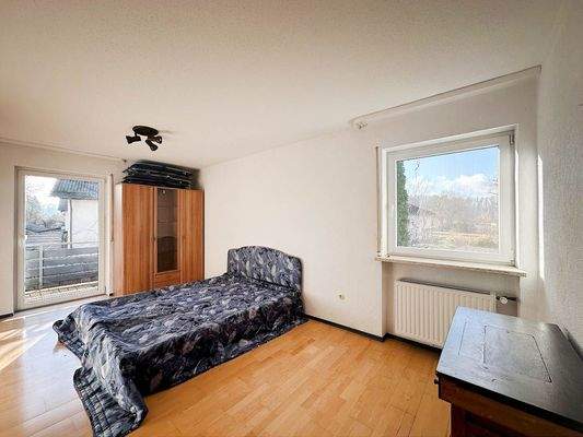 Kinderzimmer mit Zugang zum Süd-Balkon