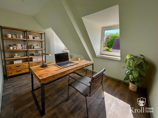 Homeoffice möbliert DG.jpg