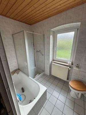 11 EG Wanne Dusche WC