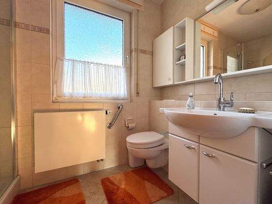 Badezimmer im OG mit ... 