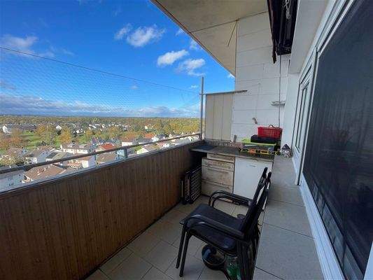 unten: Balkon (Weitwinkelaufnahme)