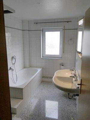 Exklusives Bad mit Fenster