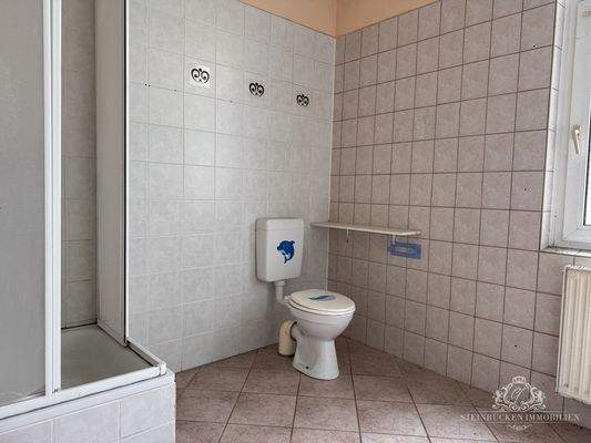 Badezimmer mit Dusche