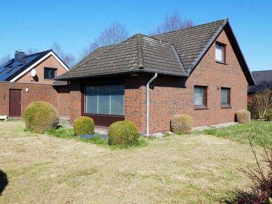 Außenansicht mit Garten