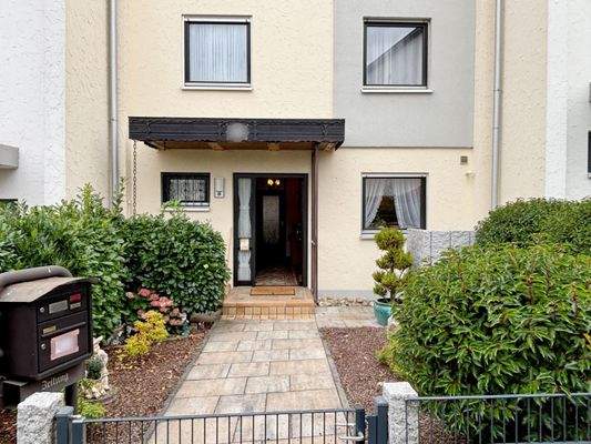 Toller-Voragarten-mit-Platz-für-DIES-und-DAS