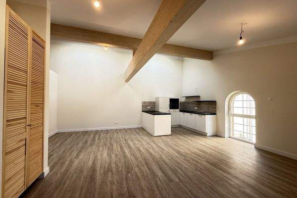 Wohn-/Esszimmer mit offener Küche