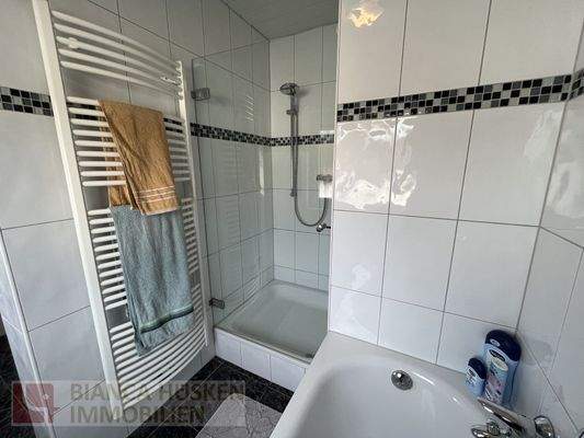 Bad mti Wanne und Dusche