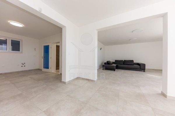 Geräumig und lichtdurchströmt