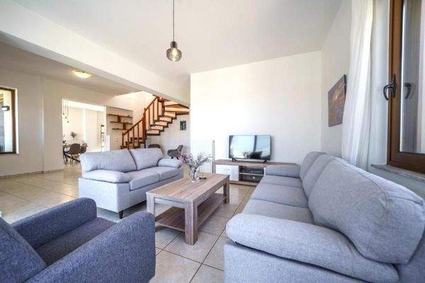 Kreta, Megala Chorafia: Villa mit Meerblick und separatem Apartment zu verkaufen