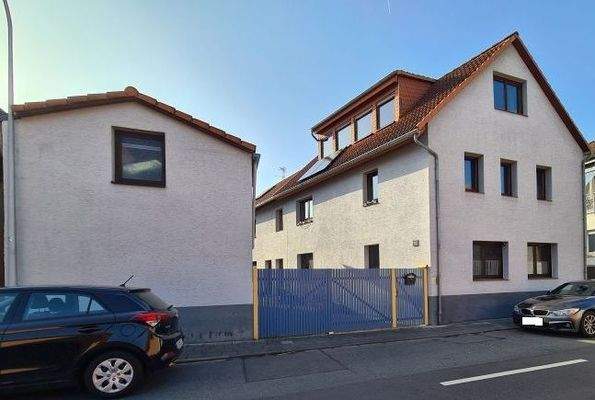 Außenansicht mit Nebengebäude.jpg