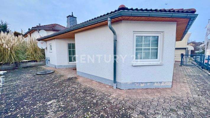 Großzügige Terrasse mit viel Platz für Gäste