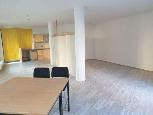 Innenbereich: Blick zum möglichen Schlafbereich