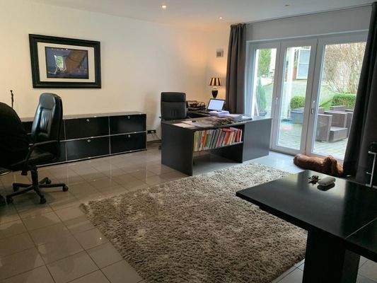 Büro im 1. OG mit Terrassenzugang