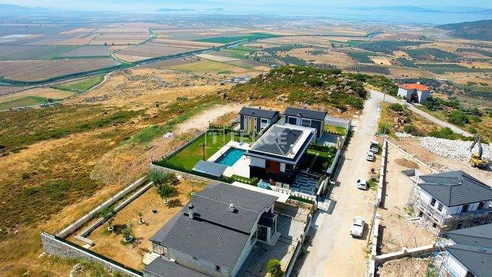 Stylish Detached Villa with Pool in İzmir Foça