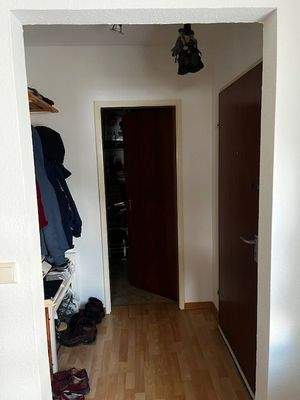 09 Eingang&amp;Abstell.JPG