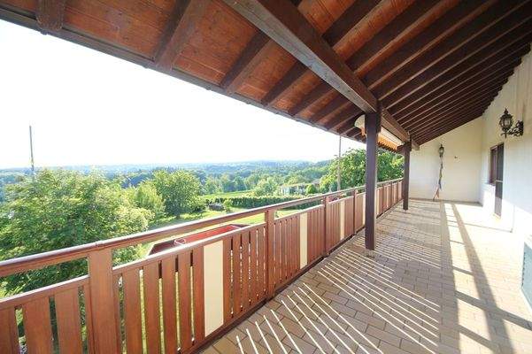 großzügiger Balkon Erdgeschoss